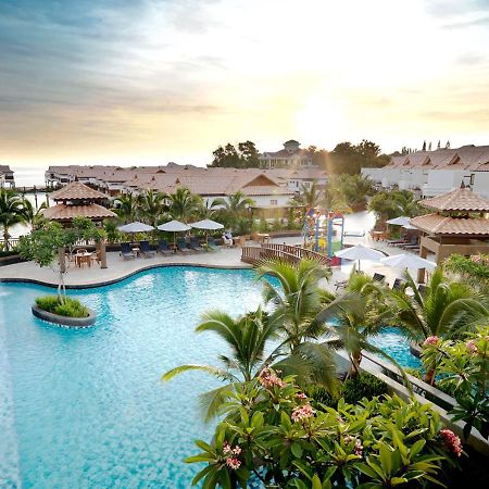 Grand Lexis Port Dickson Hotel Exterior foto The pool at the Hard Rock Hotel