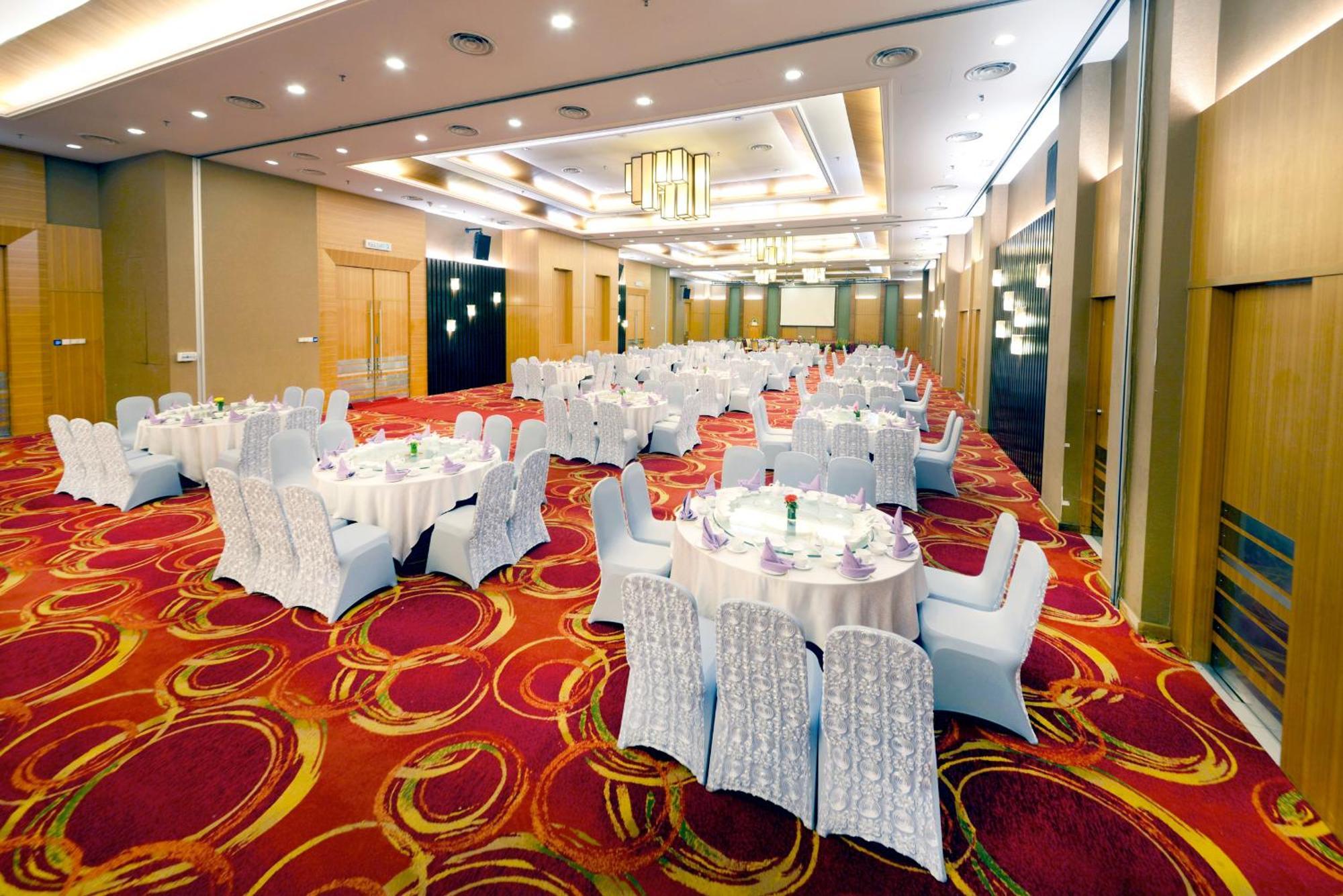 Grand Lexis Port Dickson Hotel Exterior foto The ballroom of the hotel