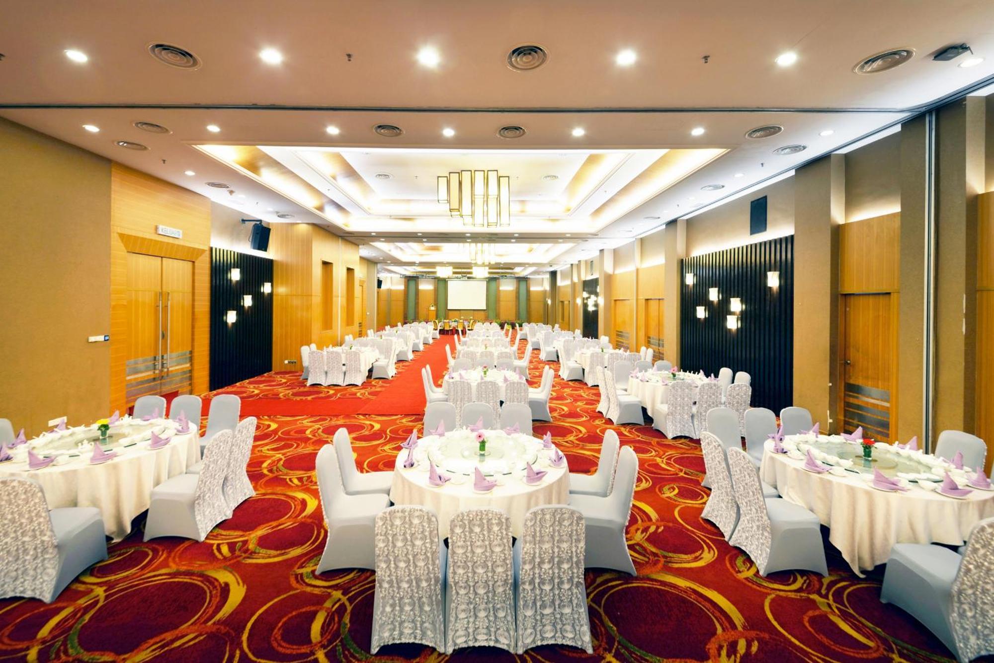 Grand Lexis Port Dickson Hotel Exterior foto The ballroom