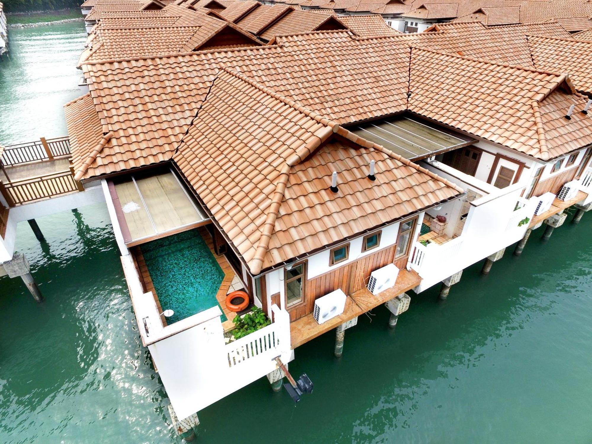 Grand Lexis Port Dickson Hotel Exterior foto Overwater villas