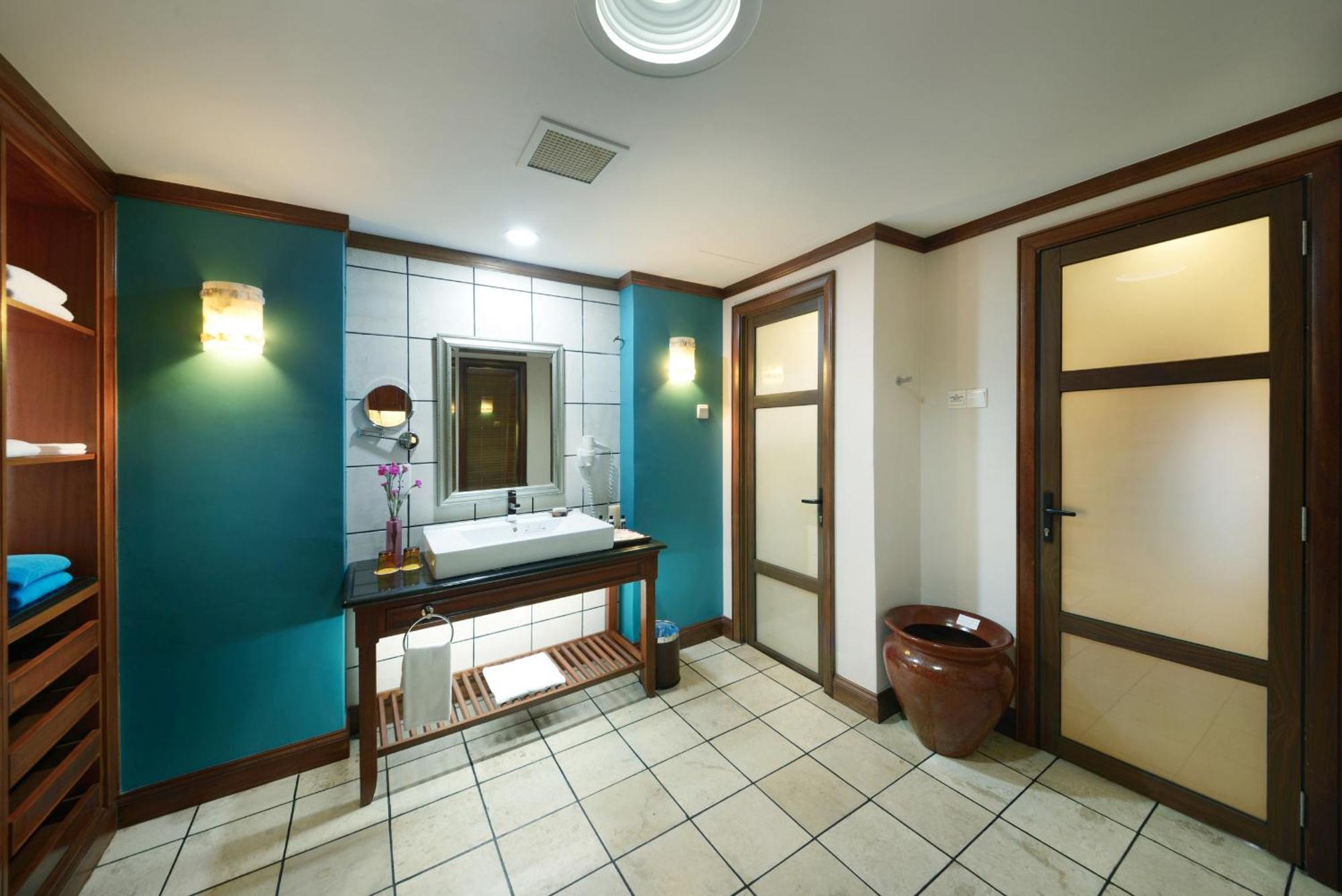 Grand Lexis Port Dickson Hotel Exterior foto Bathroom