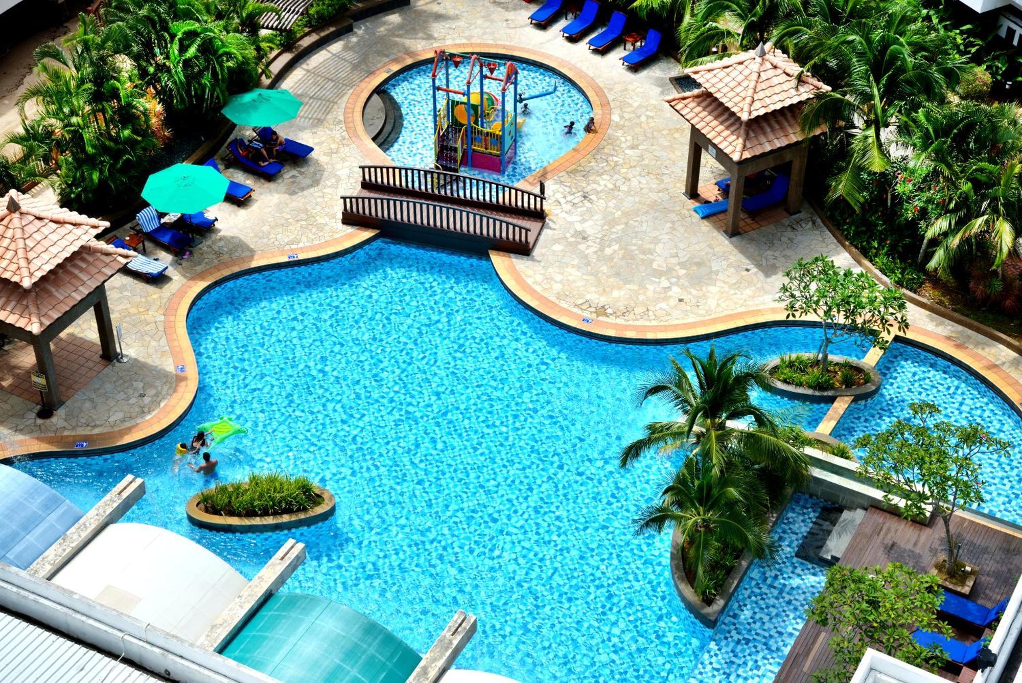 Grand Lexis Port Dickson Hotel Exterior foto The swimming pool at the Royal Thai Police Club