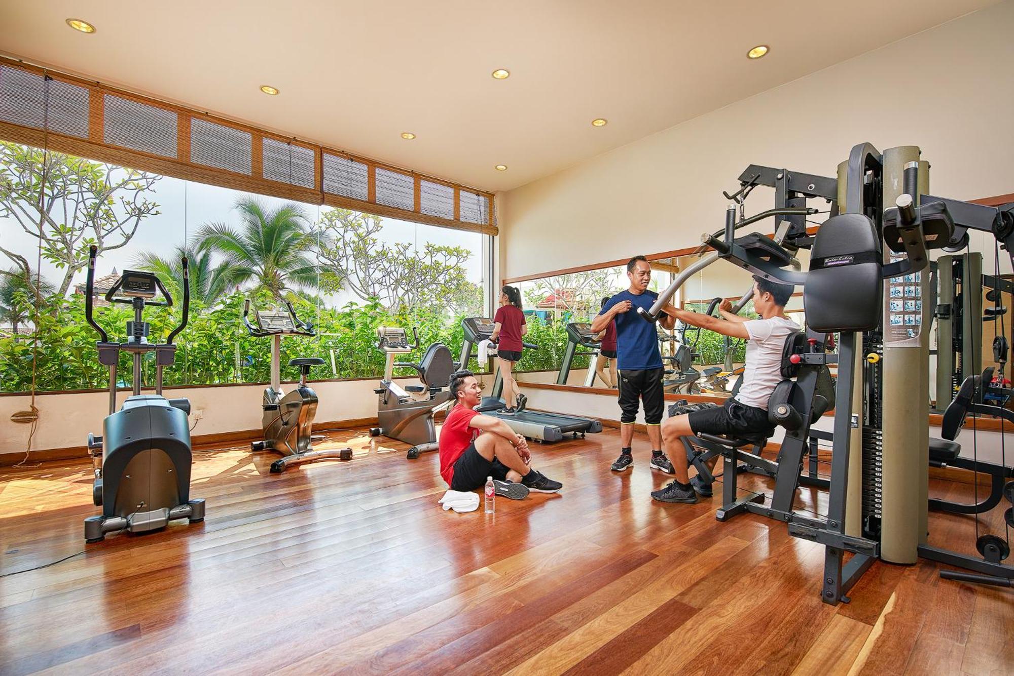 Grand Lexis Port Dickson Hotel Exterior foto The gym at the InterContinental Hotel, Bali Resort