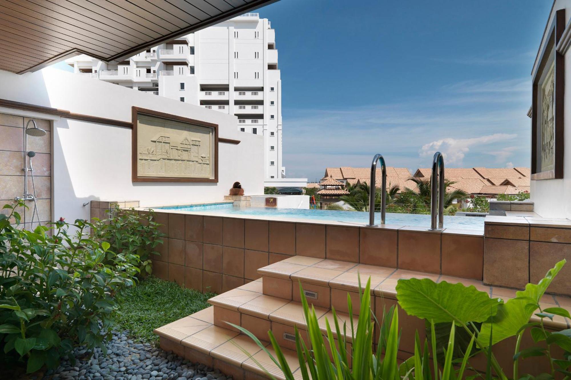Grand Lexis Port Dickson Hotel Exterior foto The swimming pool at the hotel