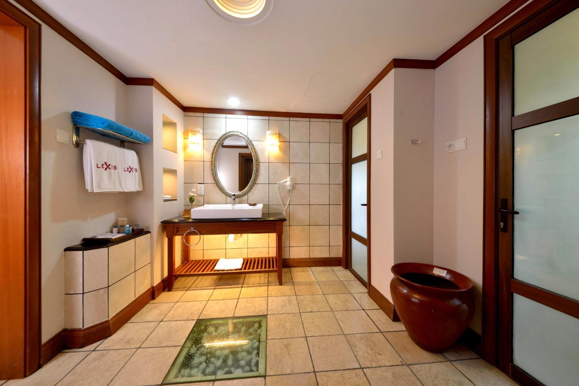Grand Lexis Port Dickson Hotel Exterior foto Bathroom