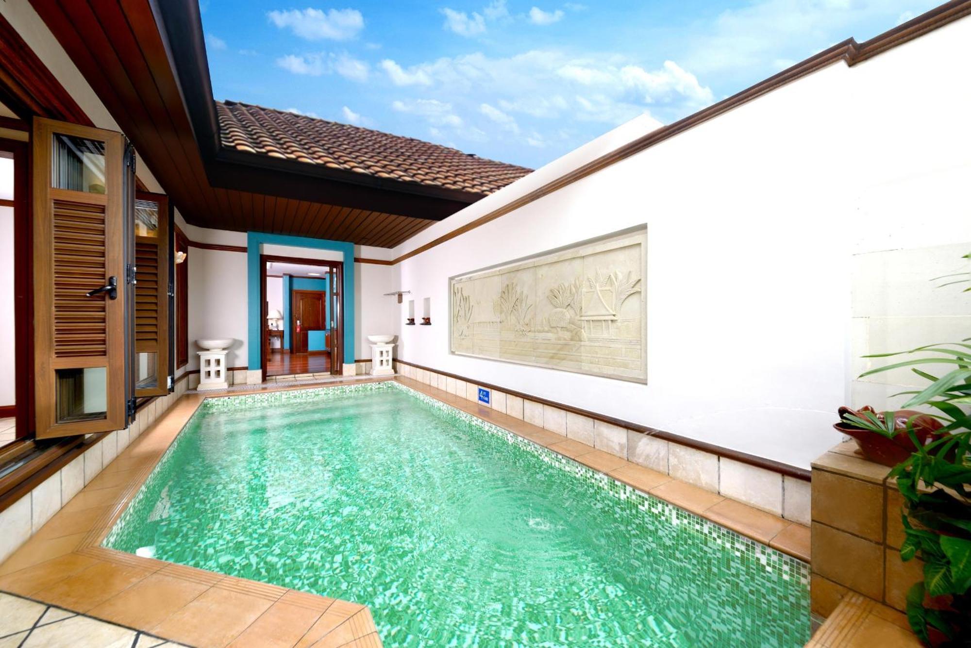 Grand Lexis Port Dickson Hotel Exterior foto A pool at the hotel